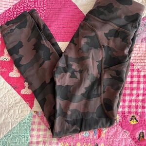 Lululemon Camo Capri Leggings Size 4 22” Inseam